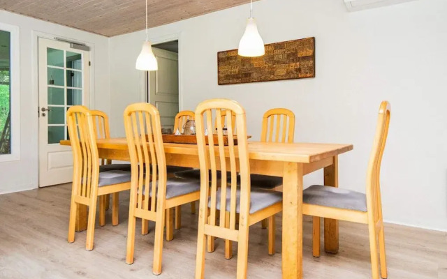 10 Person Holiday Home in Henne