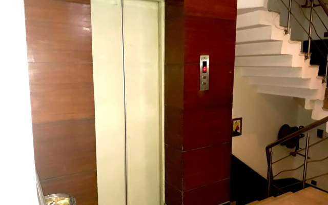 Hotel Karat 87 by OYO Rooms