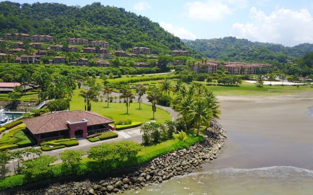 CR Luxury Los Sueños Condos