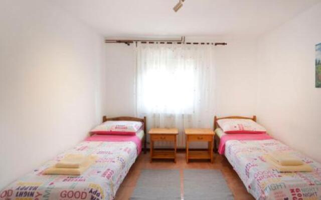 Holiday Home Ana (MDN148)