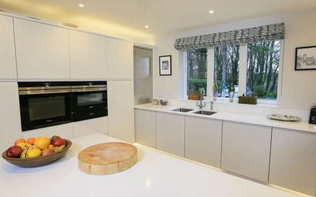 2 The Drive, Hillfield Village