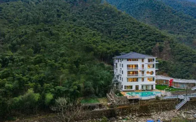 Yaojia｜Township see cloud bamboo Valley river hot spring guest house