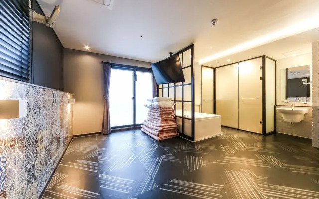 Geoje Gohyeon First Hotel