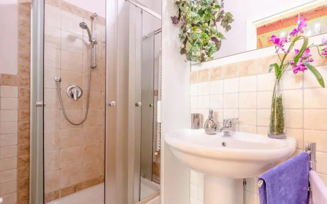 Kinzia Farmhouse Apartment