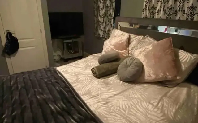 Stunning Apartment In Smethwick, West Midlands