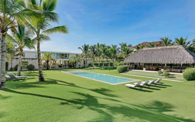 Magnificent 5BR Modern Tropical Villa With Pool