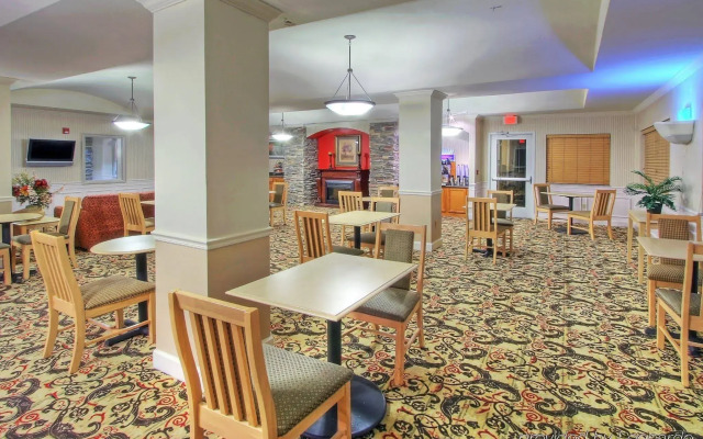 Holiday Express & Suites Portales by IHG