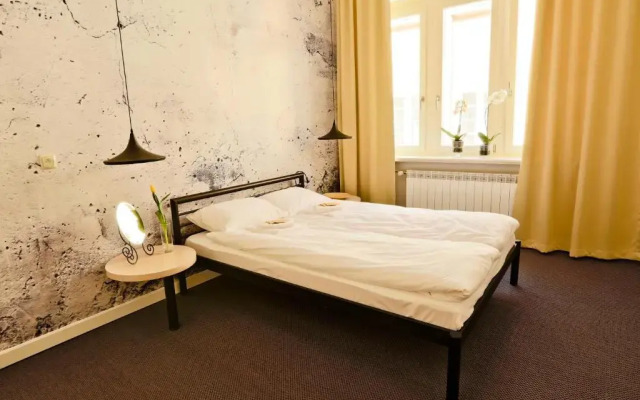 Sleep in Hostel & Apartments