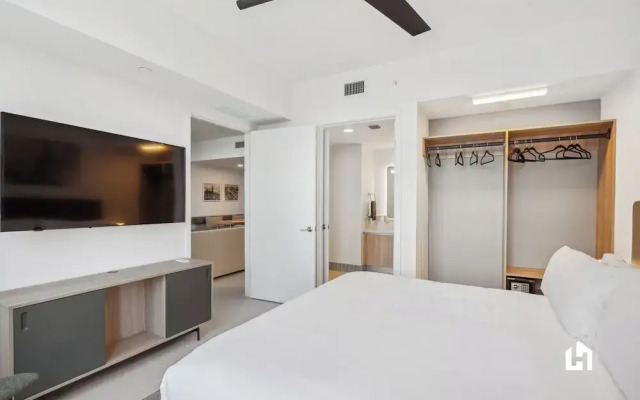 Stylish Apartments with Partial Ocean Views in Downtown