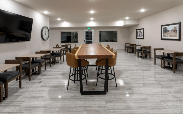 GrandStay Hotel & Suites Kaukauna