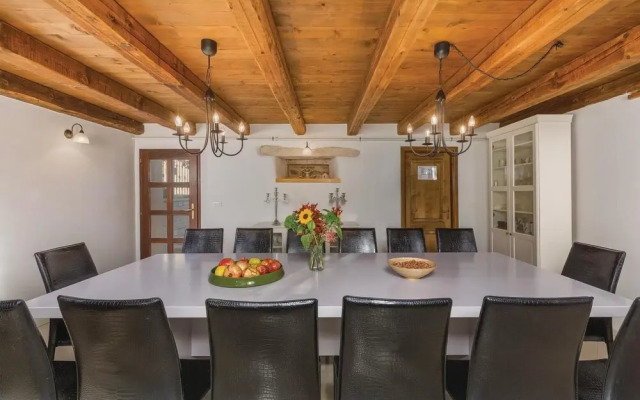 Beautiful Home in Kanfanar With Jacuzzi, Wifi and 7 Bedrooms