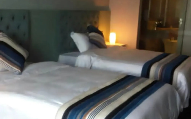 Hongtu Royal Business Hotel