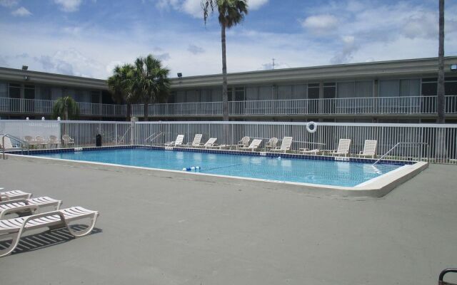 Days Inn By Wyndham Titusville Kennedy Space Center