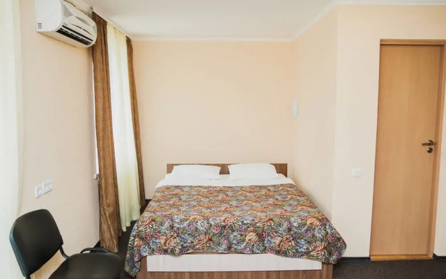 Yavir Hotel