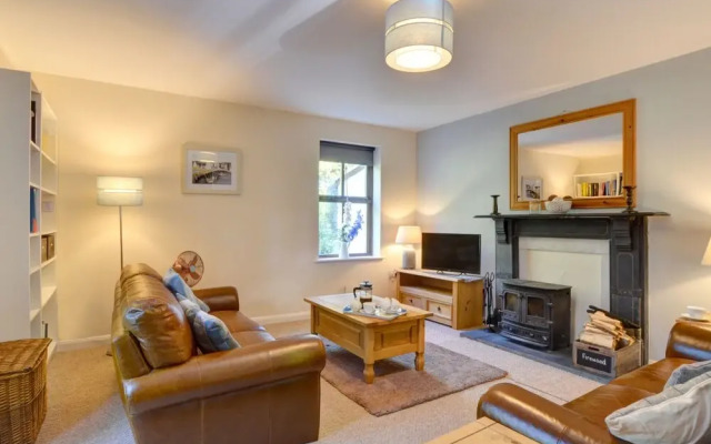 Restful Holiday Home in Glandwr near River