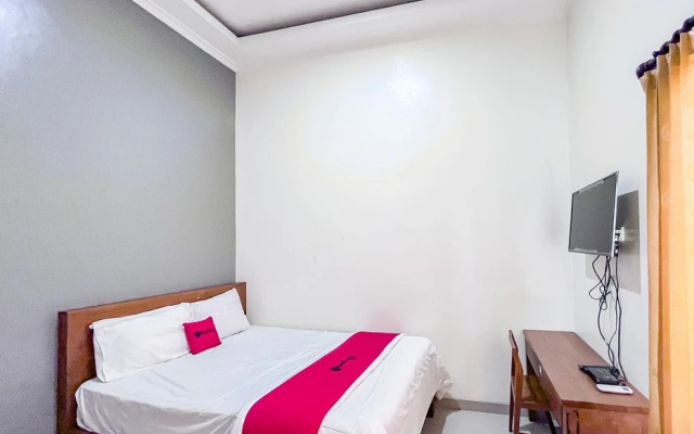RedDoorz Syariah near Suncity Waterpark Sidoarjo – Guest Rooms – Sidoarjo