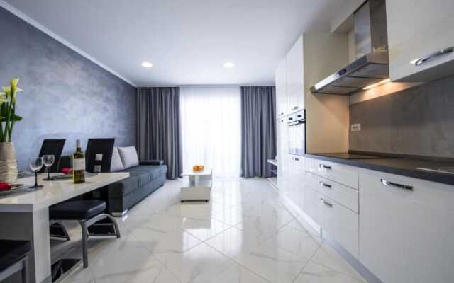 Stane - Modern & Fully Equipped - A4