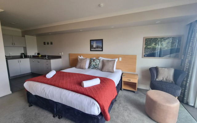 Hotel Lake Brunner