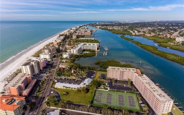 Bayshore Yacht And Tennis Club 616