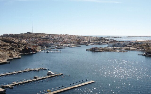 Beautiful Apartment in Kungshamn With 3 Bedrooms and Wifi