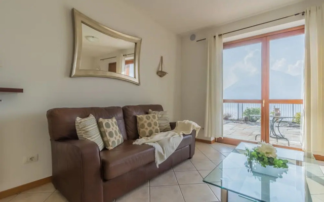 Golden View Apartment