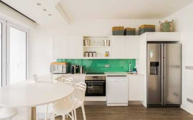 Beautiful Holiday Apartment Overlooking the Beach Modoco