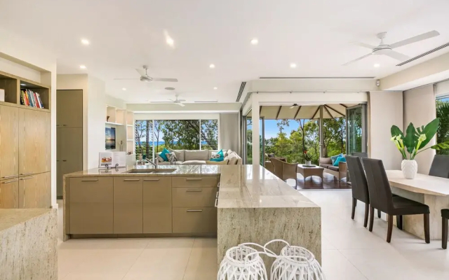 Luxurious Treetop Sanctuary