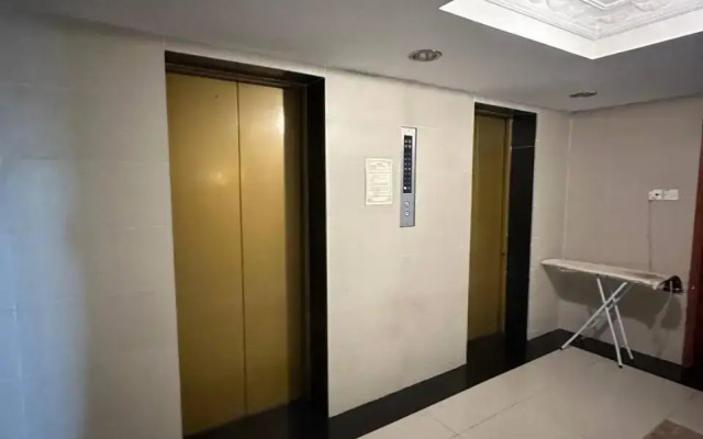 OYO 89619 De Choice Hotel