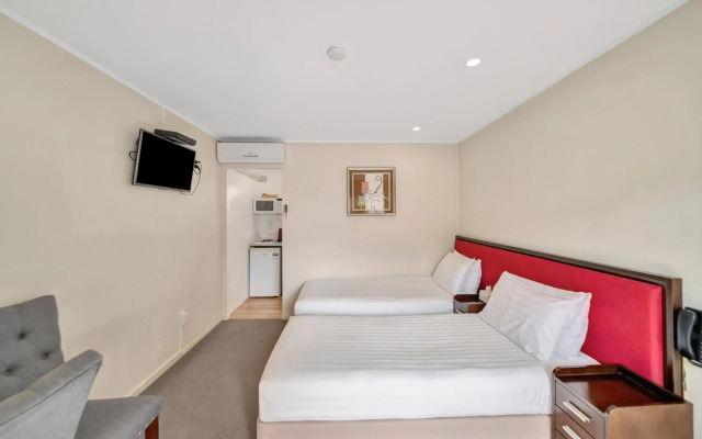 Tudor Court Motor Lodge