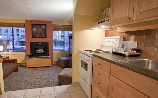 Mountain Side Hotel Whistler by Executive