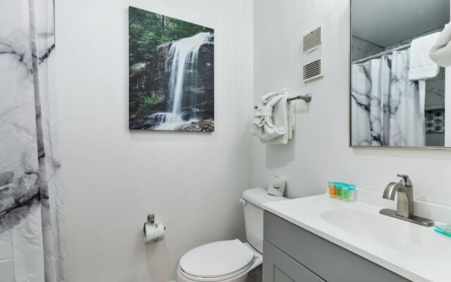 The Summit 5307 / INDOOR AND OUTDOOR POOLS