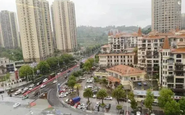 Huiyu Zhenxuan Hotel (Hechuan Baolong Square Branch)