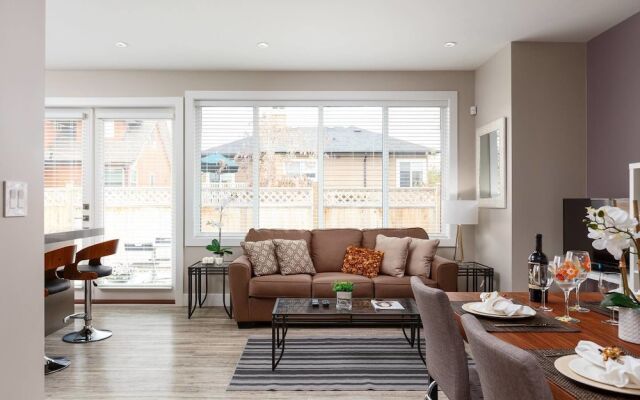 Private and Cozy 2bdr 2BA Home in Kitsilano