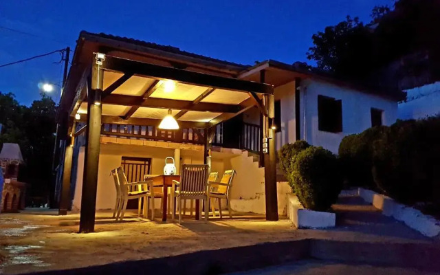 Proias Guesthouse 7km from Meteora!At village VLACHAVA