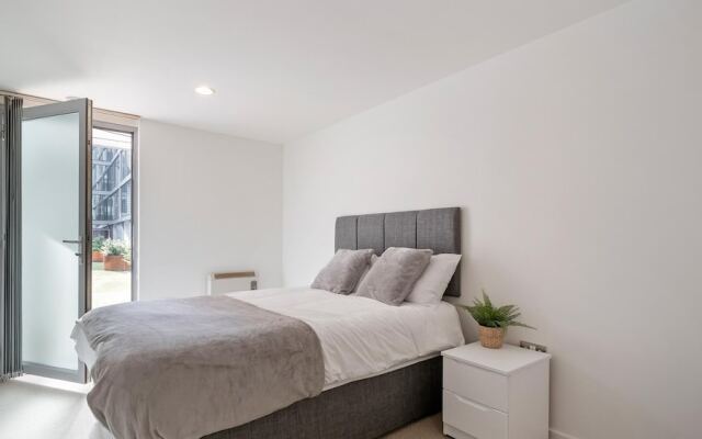 Bright, Stylish 2BR Apartment in Central Sheffield