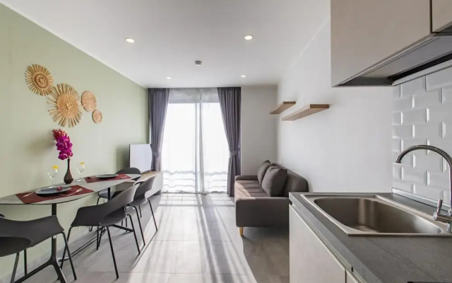 Modern Condo - 1BR & Office T3-528