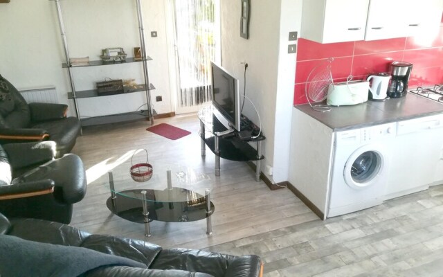 House With 3 Bedrooms in Villeneuve, With Enclosed Garden and Wifi