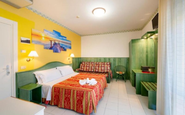 Standard Double room with balcony (full double bed)