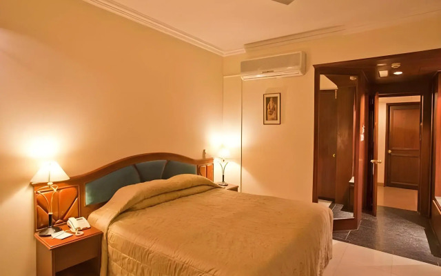 Hotel Om Tower