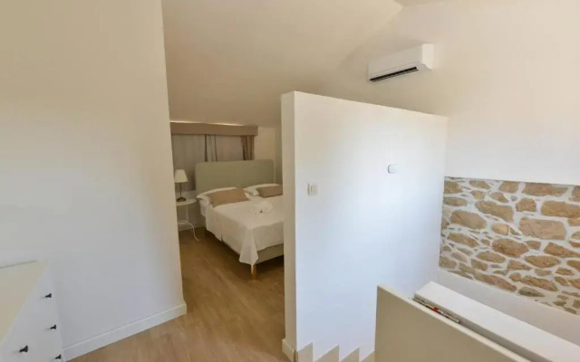 NEW 2022 FAMILY HOUSE Ruzmarin