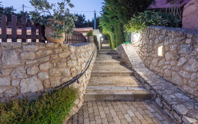 Petronikolis Village