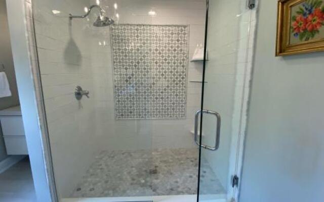 1823 Historic Rose Hill Inn