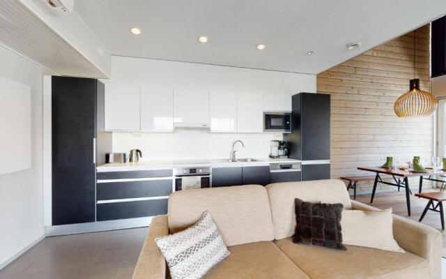 Sandy Kelt, Irish House Apartments