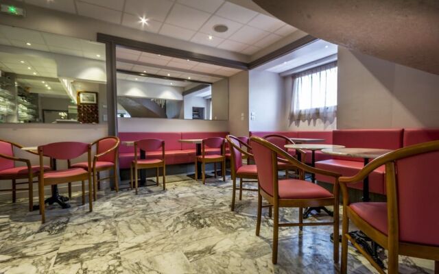 Au Primerose Hotel