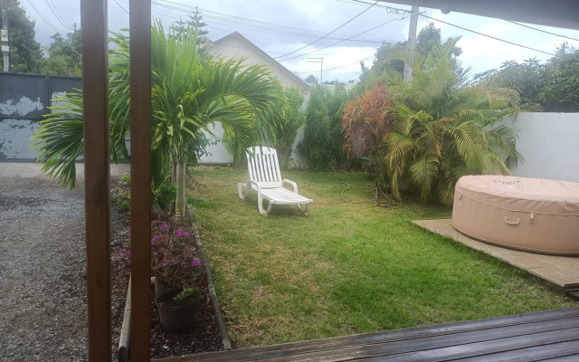promo vacances ! jolie et spacieuse maison st pierre , JACUZZI, jardin,