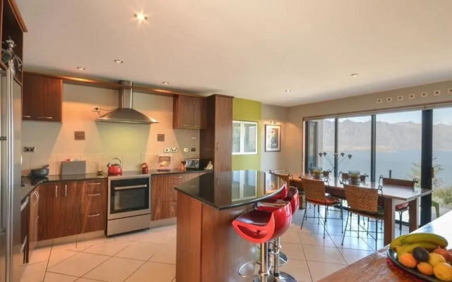 Aries Lake View Villa – Guest Rooms – Queenstown