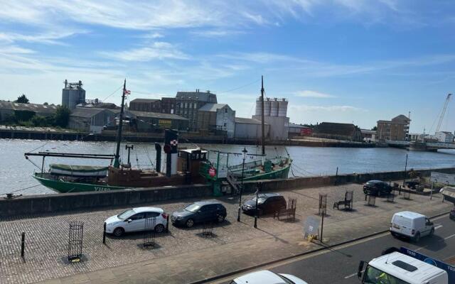 Penthouse Flat with River View, 1C