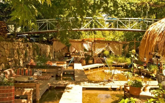 Paradise Hotel & Cafe & Restaurant