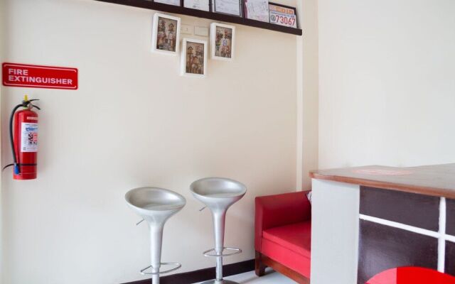 OYO 153 Monclaire Suites