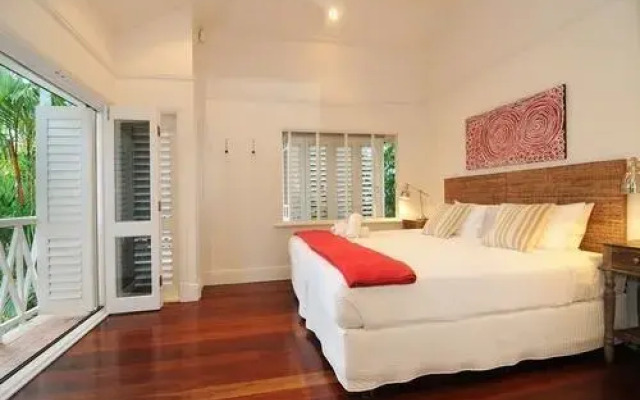 The Lighthouse At 7 Wharf Luxury House